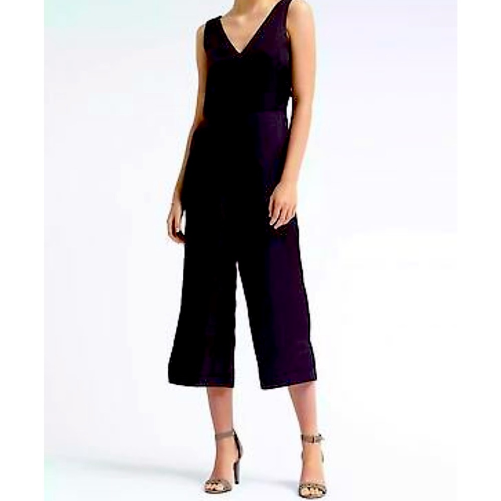 Banana Republic V-neck crop Jumpsuit with pockets